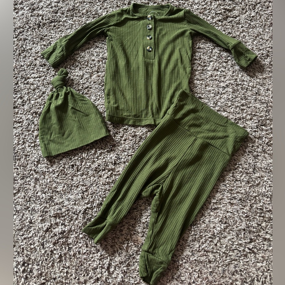 Lou Lou & Company Tristan Infant Top & Bottoms